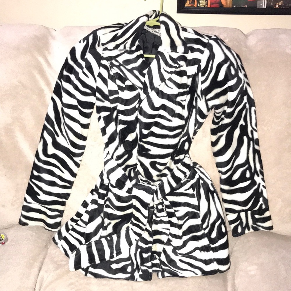 Heart soul black and white tiger striped jacket size small 💕 - Picture 2 of 9